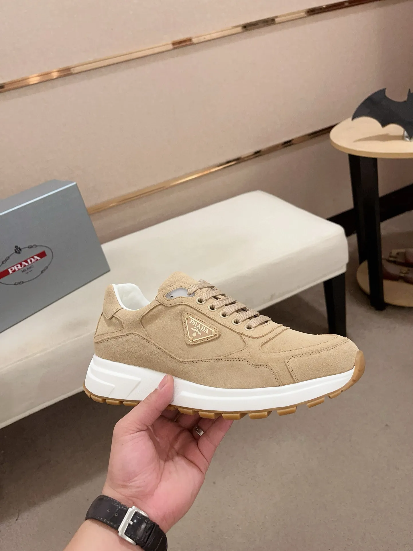 Men's shoes 💰 580💰 ✔️✔️✔️High-quality new PRADA counters are launched simultaneously. The new men's shoes and 😘 fabrics are made of selected first-layer cowhide with superb craftsmanship. Lining: Full cowhide lining. 👍🏿 High-end ☄️ air-cushion molded anti-slip rubber outsole, exquisite lines, simple and elegant, comfortable and high-end for leisure travel. Code number: 38 to 45 (can be customized to 46 to 47, non-refundable)